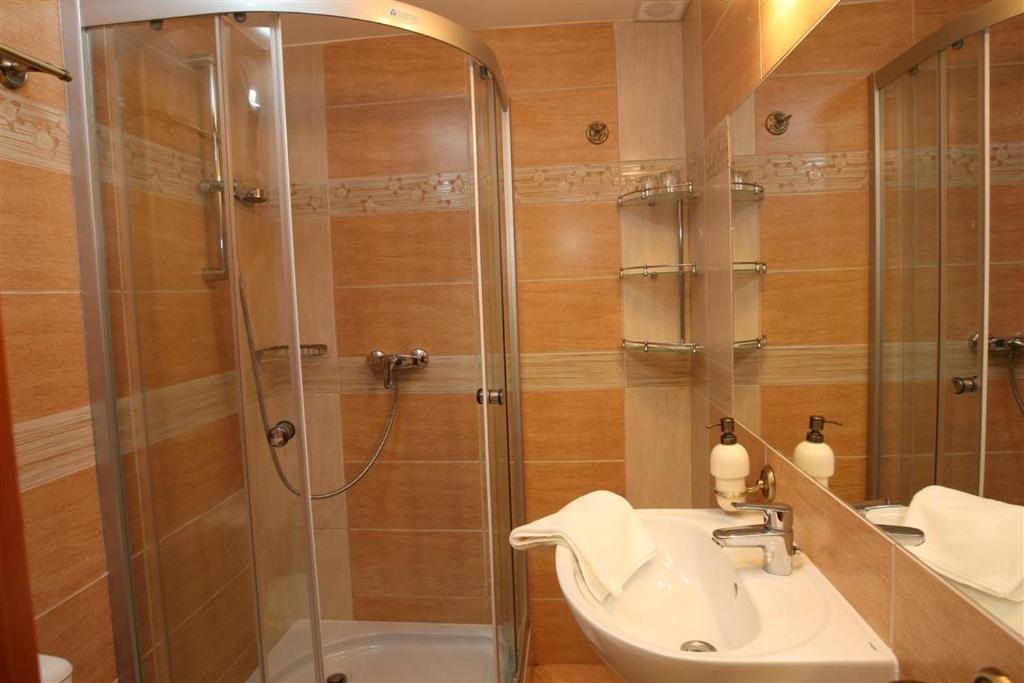Egri Korona Borhaz Es Wellness Hotel Demjen Exterior photo